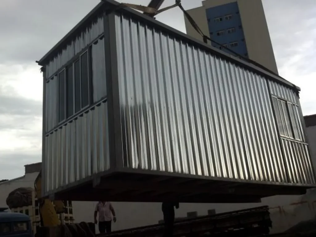 container Ambulatório em um canteiro de Obras em Itabirito Minas,
  Gerais