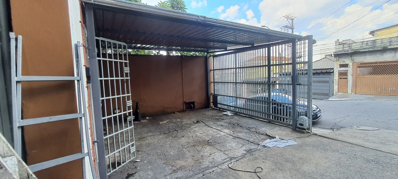 Cobertura Metálica de Garagem com Telha Tipo Sanduiche
