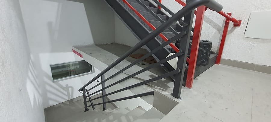 corrimao para escada Parque Industrial Arami- Guarulhos- corrimao de ferro