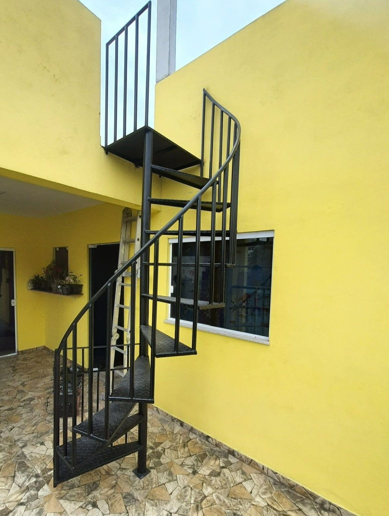 Escada caracol de ferro Vila Lucinda - Santo André
