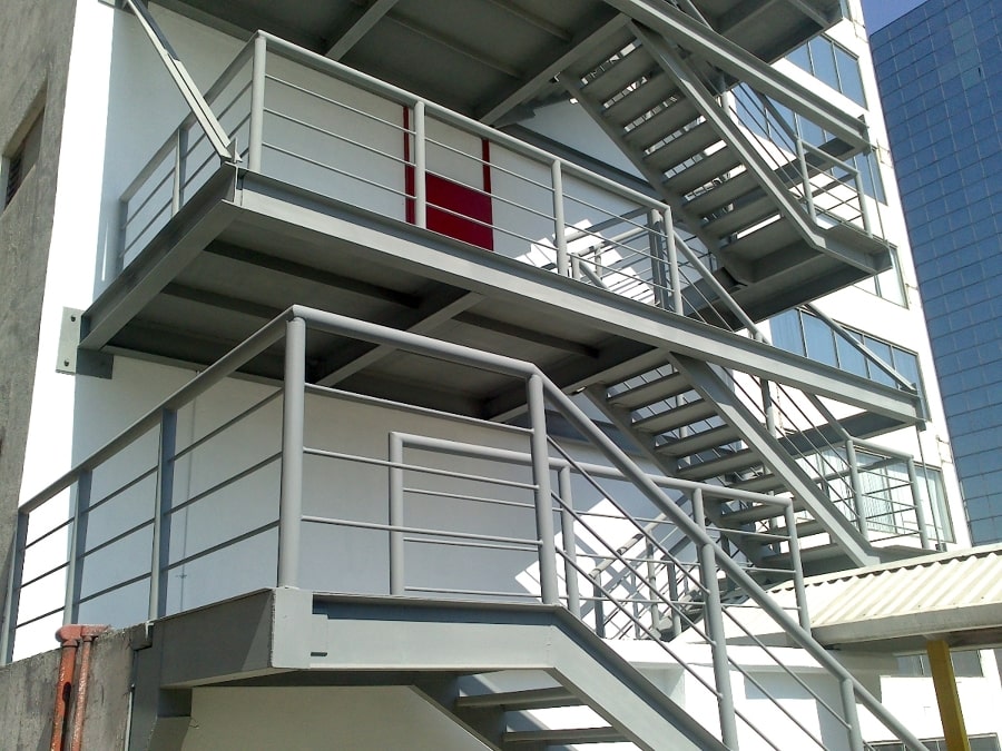 Escada Metálica industrial interna externa fabricação e reforma escada de ferro  EM MAUÁ