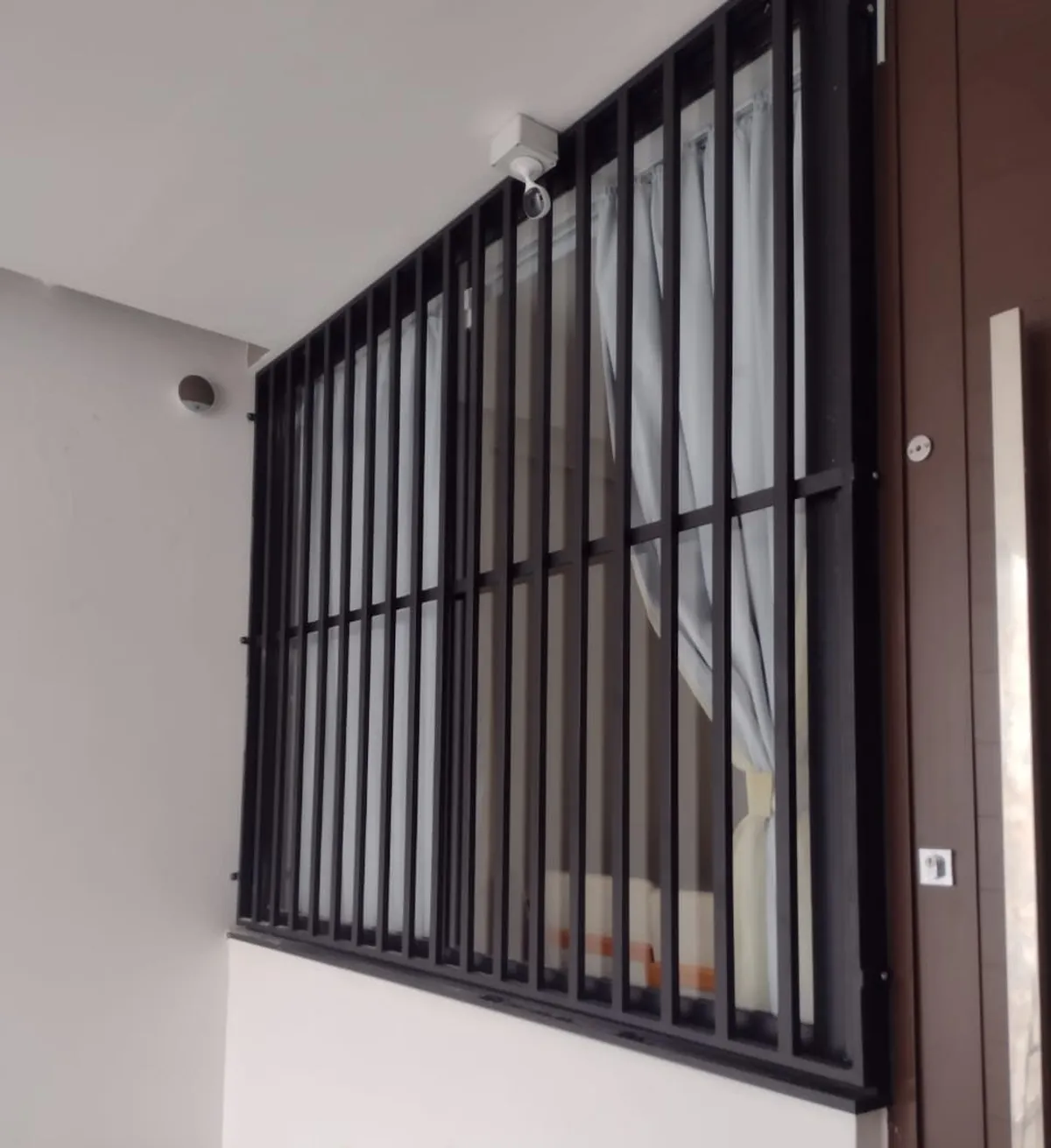 Grade de Ferro 2M X 2M para Janela com Metalon Vertical Pintada na Cor Preto Fosco
