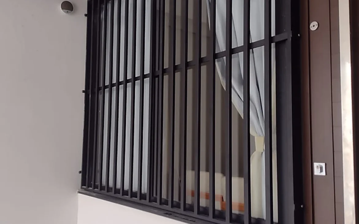 grade para janela em São Paulo modelo paletada vertical ferro preto fosco