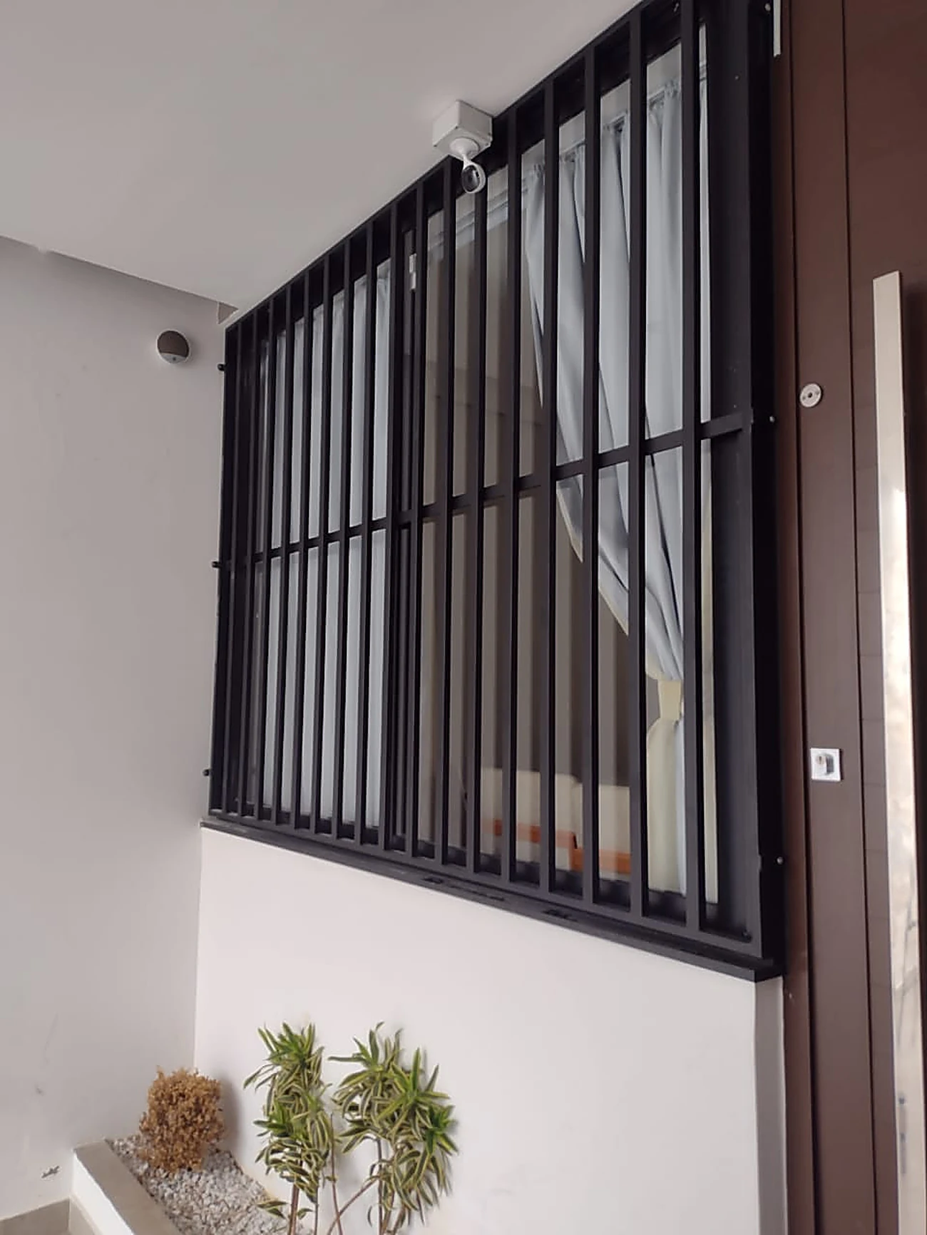 Grade de Ferro em Tubo Metalon para Janela de Vidro Grade Paletada na Vertical com 1M X 150 na Cor Preto Fosco