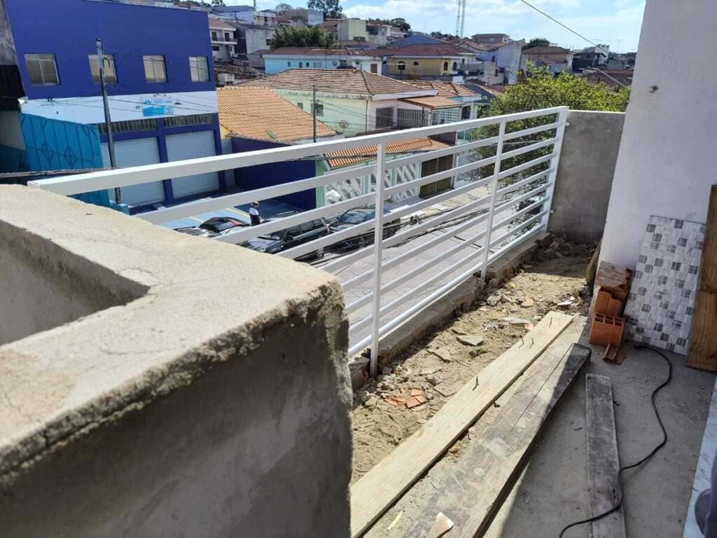 guarda corpos para sacadas - parapeito sacadas  Conjunto Habitacional Barreira Grande- Zona Leste de São Paulo 
