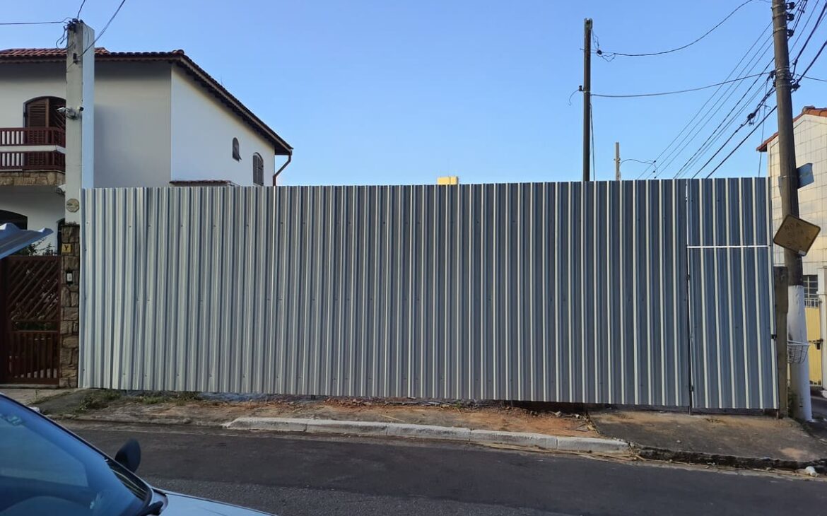 Tapume Metálico  na Vila Hortolândia - Jundiaí 
para fechamento de terrenos e Obras  