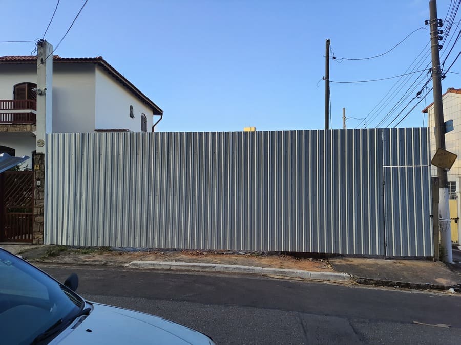 Tapume Metálico — referência visual para atendimento em Vila Sabará