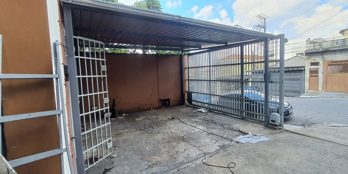 serviço de serralheria na Vila Invernada, Zona Leste de São Paulo - Cobertura Metálica para garagem com telhas metalicas de isopor tipo sanduiche fabricada pela serralheria solo brasileiro 