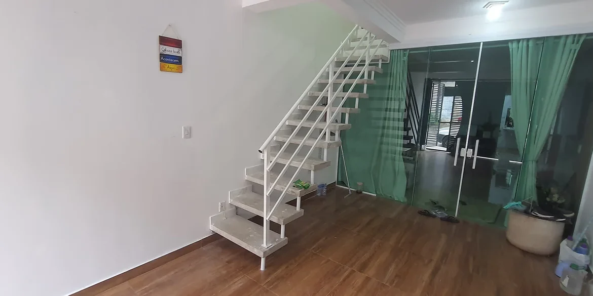 serviço de serralheria na Vila Invernada, Zona Leste de São Paulo - corrimão para escada fabricado pela serralheria solo brasileiro 