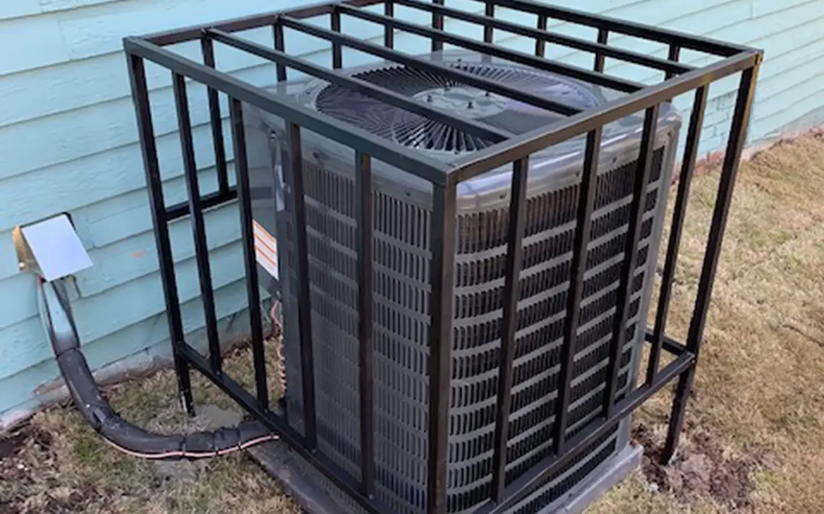 serviço de serralheria na Vila Invernada, Zona Leste de São Paulo - grade em tubo metalon para proteção de condensadoras de ar condicionado fabricada pela serralheria solo brasileiro 