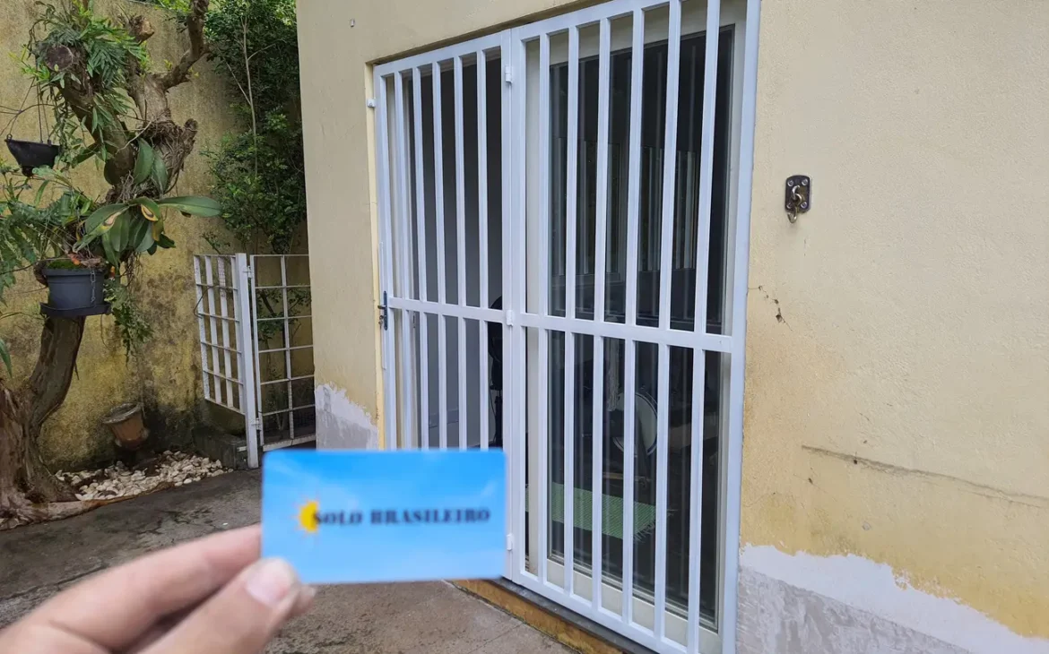 serviço de serralheria na Vila Invernada, Zona Leste de São Paulo - Grade para porta de vidro fabricada pela serralheria solo brasileiro 